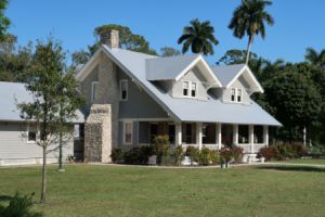 Zwischenfinanzierung beim Hauskauf: Wie funktioniert der &Uuml;berbr&uuml;ckungskredit? - Bild: Sieuwert Otterloo / Unsplash