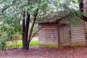 Eine Villa ist ein großes, luxuriöses Wohnhaus, das oft von Gärten oder Parkanlagen umgeben ist. Eine Villa ist ein großes, luxuriöses Wohnhaus, das oft von Gärten oder Parkanlagen umgeben ist.
