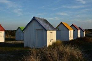 Miete ist ein zentrales Konzept im Immobilienrecht und bezeichnet die regelmäßige Zahlung, die ein Mieter an einen Vermieter für die Nutzung einer Immobilie oder eines Raumes leistet. Miete ist ein zentrales Konzept im Immobilienrecht und bezeichnet die regelmäßige Zahlung, die ein Mieter an einen Vermieter für die Nutzung einer Immobilie oder eines Raumes leistet.