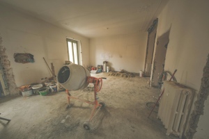 Modernisierungskosten umfassen s&auml;mtliche Aufwendungen, die durch bauliche Ma&szlig;nahmen entstehen, welche den Gebrauchswert einer Immobilie nachhaltig erh&ouml;hen, die allgemeinen Wohnverh&auml;ltnisse verbessern oder Energie beziehungsweise Wasser einsparen.