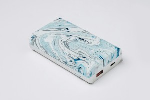 Eine Powerbank ist ein tragbares Gerät, das über Batterien oder Akkus verfügt und dazu dient, elektronische Geräte wie Smartphones, Tablets oder Laptops unterwegs aufzuladen. Eine Powerbank ist ein tragbares Gerät, das über Batterien oder Akkus verfügt und dazu dient, elektronische Geräte wie Smartphones, Tablets oder Laptops unterwegs aufzuladen.