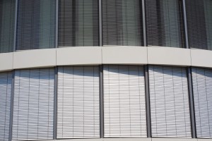 Hitzeschutz bezeichnet eine technische Ma&szlig;nahme oder ein Bauteil, das dazu dient, R&auml;ume, Geb&auml;ude oder Gegenst&auml;nde vor &uuml;berm&auml;&szlig;iger W&auml;rmeentwicklung durch Sonneneinstrahlung oder andere W&auml;rmequellen zu sch&uuml;tzen.