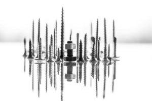 Schrauben sind nicht gleich Schrauben - warum die Wahl der richtigen Befestigung entscheidet - Bild: Yevgen Tarasov / Unsplash