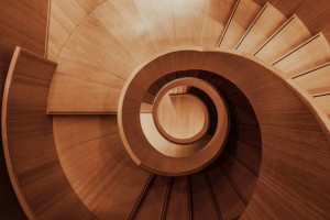 Kragarmtreppen im Neubau: Moderne &Auml;sthetik und praktische L&ouml;sungen - Bild: Jorgen Hendriksen / Unsplash
