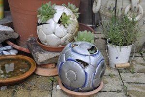 Upcycling beschreibt einen kreativen Prozess, bei dem Abfallmaterial oder Gebrauchtgegenst&auml;nde in neuwertige oder wertvollere Objekte umgewandelt werden, anstatt sie zu entsorgen oder herk&ouml;mmlich zu recyceln.