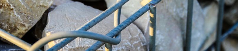 Sicht- und L&auml;rmschutz im Garten: Vorteile eines Gabionenzauns