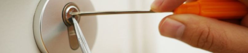 Aus dem Haus oder der Wohnung ausgesperrt? Wichtige Tipps zur Schl&uuml;sseldienstwahl