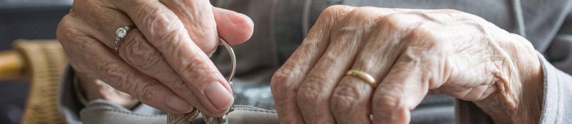 Stressfrei ins neue Zuhause: So gelingt der Wohnungswechsel im Alter