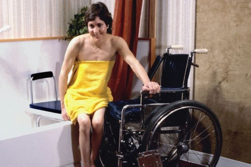 Eine Behinderung bezieht sich auf eine physische, kognitive oder sensorische Einschr&auml;nkung, die das t&auml;gliche Leben einer Person beeintr&auml;chtigt.