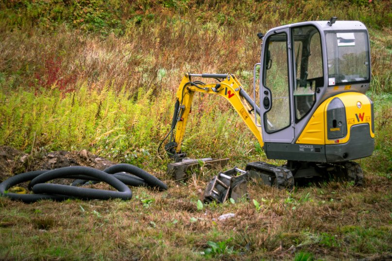 Der Minibagger gibt Freiheit auf der eigenen Baustelle