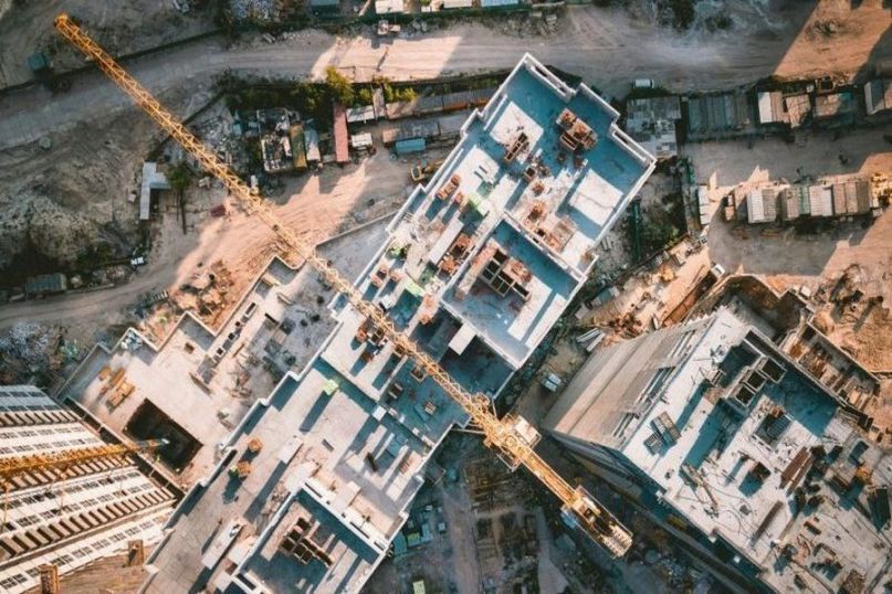 Ein Bauplan ist eine detaillierte technische Zeichnung oder Dokumentation, die alle relevanten Informationen f&uuml;r den Bau eines Geb&auml;udes enth&auml;lt.