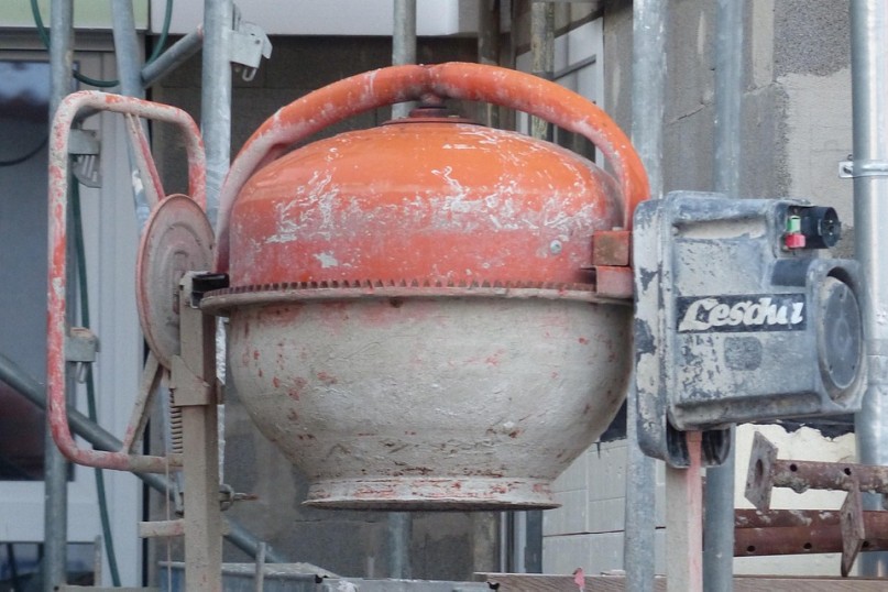 Ein Betonmischer ist eine Maschine, die speziell zur Herstellung homogener Beton- oder M&ouml;rtelmischungen entwickelt wurde.