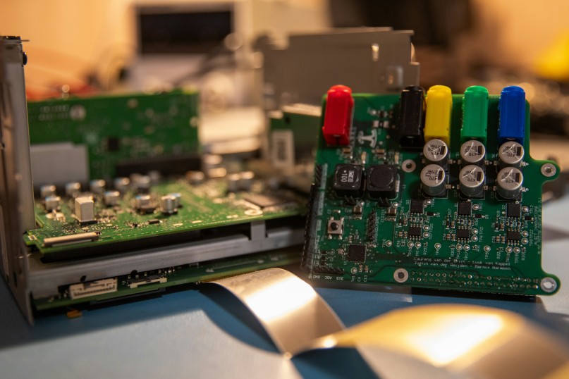 Ein Speisetrenner ist ein elektronisches Ger&auml;t, das in der industriellen Automatisierung eingesetzt wird, um elektrische Signale galvanisch zu trennen.