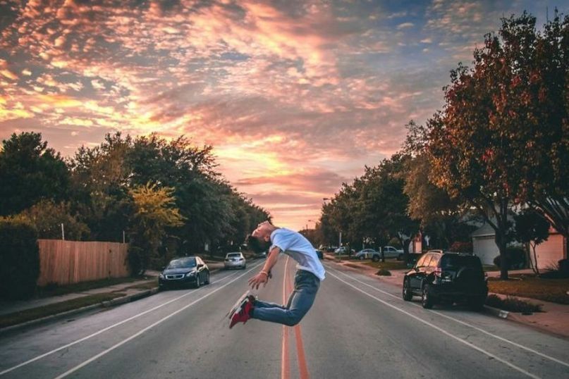 Die Entleerung beschreibt den Vorgang des Entfernens von Fl&uuml;ssigkeiten, Gasen oder Feststoffen aus Beh&auml;ltern oder Systemen.