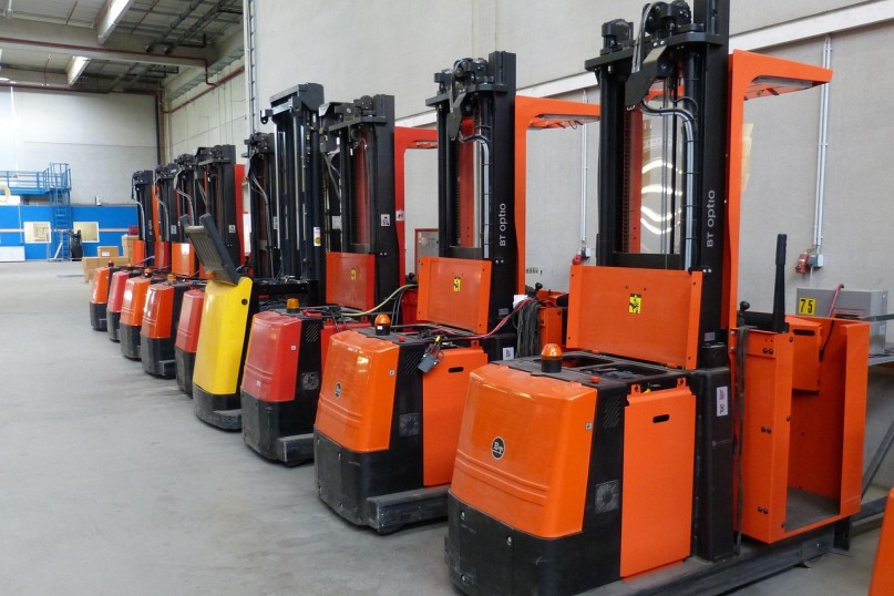 Elektro bezieht sich auf Elektrizit&auml;t oder elektrische Ph&auml;nomene.