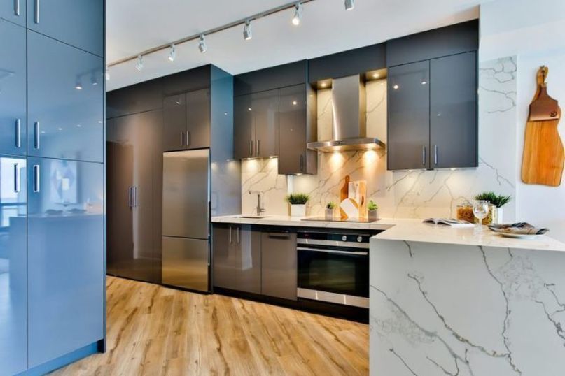 Hochwertigen Fliesen aus Keramik und Feinsteinzeug, die das Aussehen von echtem Holz perfekt imitieren