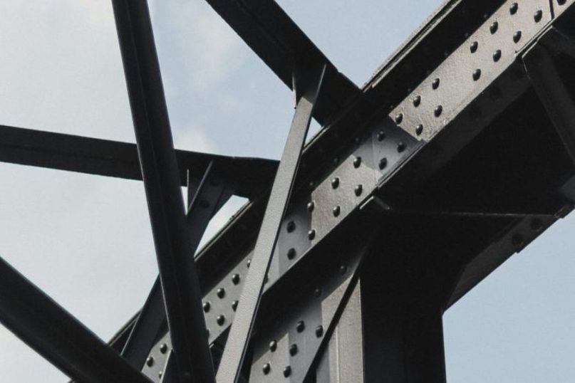 Die Lebensdauer bezeichnet den Zeitraum, in dem ein Produkt, eine Komponente oder ein System seine vorgesehene Funktion erf&uuml;llt, bevor es ersetzt oder grundlegend &uuml;berholt werden muss.