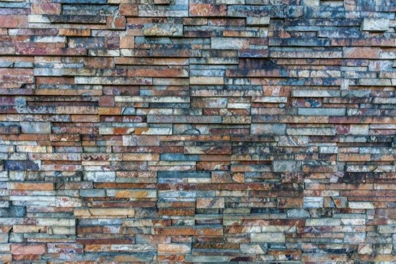 Sichtmauerwerk ist eine architektonische Gestaltungstechnik, bei der das Mauerwerk bewusst unverputzt und sichtbar bleibt, um seine nat&uuml;rliche Textur, Farbe und Struktur zur Geltung zu bringen.