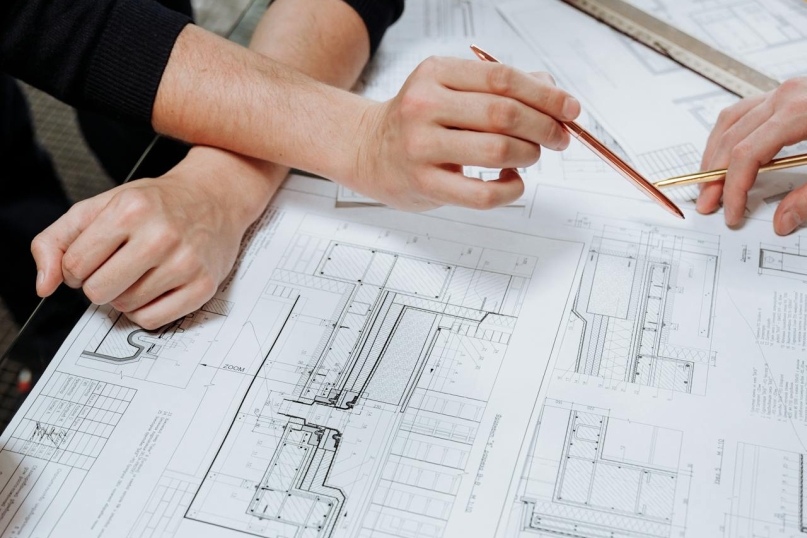 Planung beschreibt den Prozess der Vorbereitung und Organisation von Projekten oder Vorhaben.