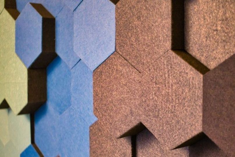 Ein Schallschutzfenster ist eine spezialisierte Fensterkonstruktion, die darauf ausgelegt ist, den Durchgang von Au&szlig;enl&auml;rm in den Innenraum massiv zu reduzieren.