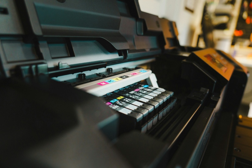 Eine Druckerpatrone ist ein austauschbares Verbrauchsmodul eines Druckers, das die f&uuml;r den Druckprozess ben&ouml;tigte Tinte oder den Toner enth&auml;lt.